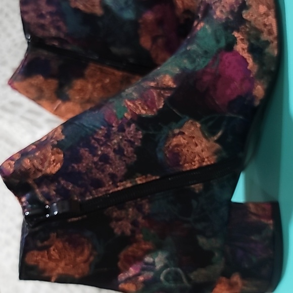 NIB- Floral Boots - Picture 5 of 8